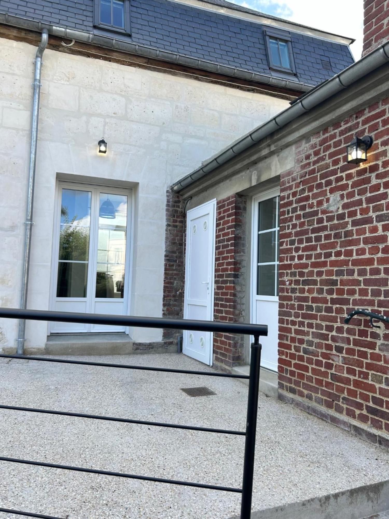 Maison 2 Chambres Avec Parking Et Jardin Noyon Exterior photo
